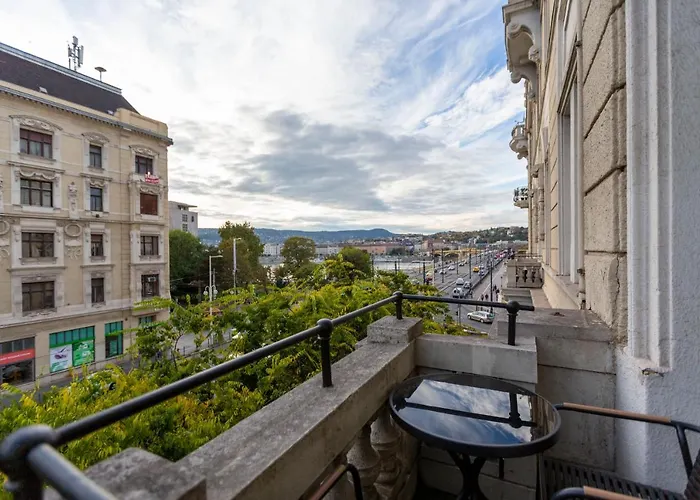 Luxury 3Bedrm 2Bathrm Apartment With Danube River View