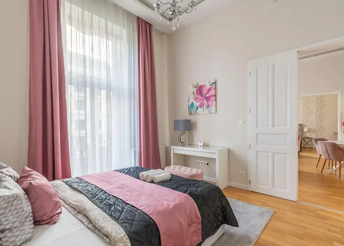 Luxury 3Bedrm 2Bathrm Apartment With Danube River View