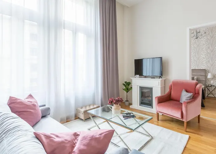 Luxury 3Bedrm 2Bathrm Apartment With Danube River View