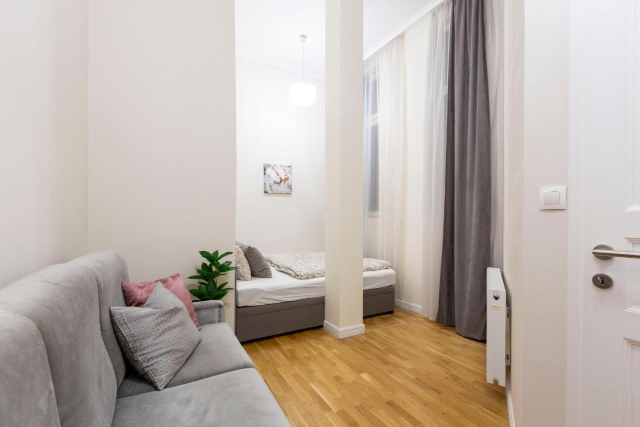 Апартаменты Luxury 3bedrm 2bathrm With Danube River View